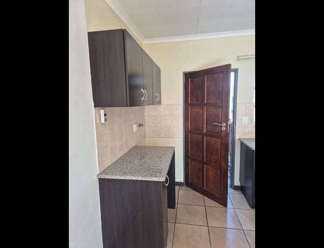 2 BEDROOM PROPERTY TO RENT IN MEYERTON CENTRAL